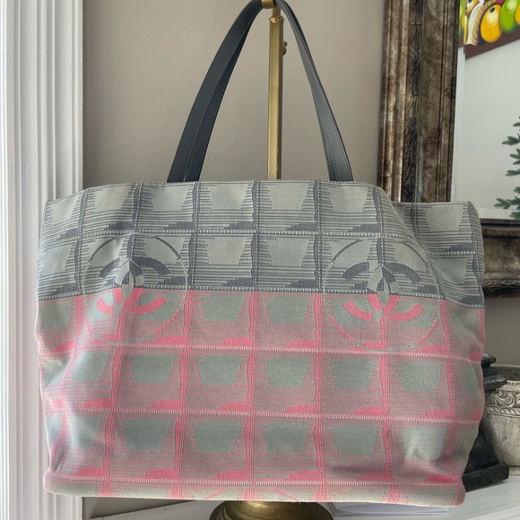 💕Chanel New Travel Line Tote - Picture 4 of 15